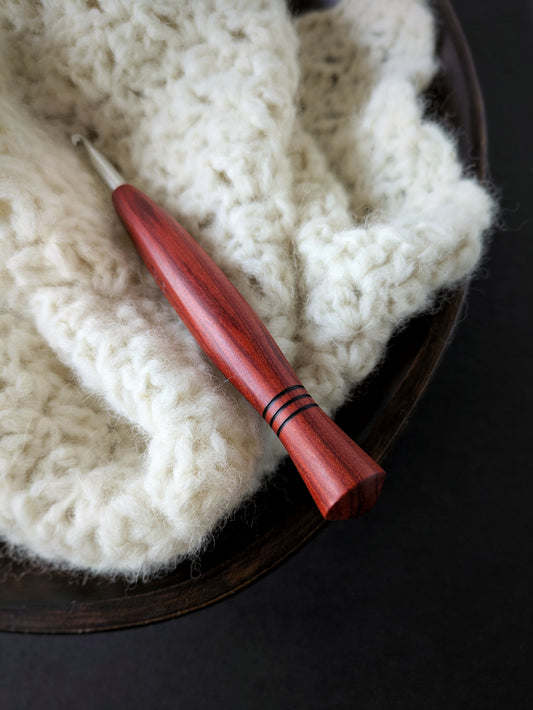 I 5.5mm Redheart Ergonomic Wood Crochet Hook