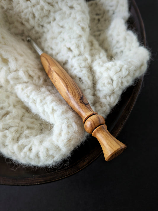 I 5.5mm Olivewood Ergonomic Wood Crochet Hook
