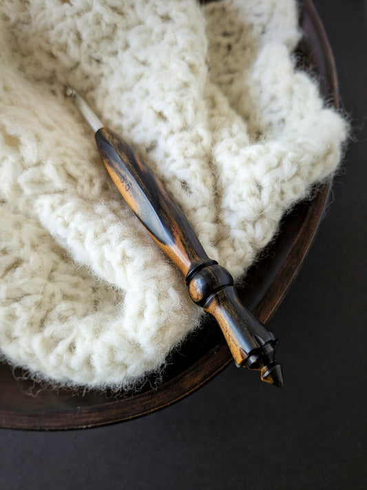 I 5.5mm Black & White Ebony Ergonomic Wood Crochet Hook