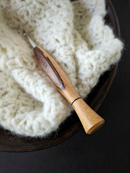 I 5.5mm Gonçalo Ergonomic Wood Crochet Hook