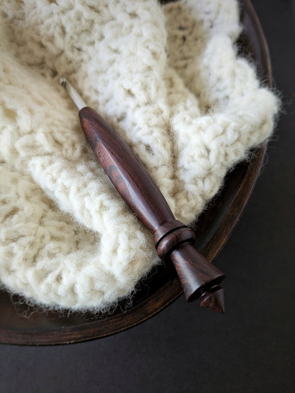I 5.5mm Cocobolo Ergonomic Wood Crochet Hook