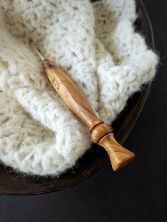 B 2.25mm Olivewood Ergonomic Wood Crochet Hook