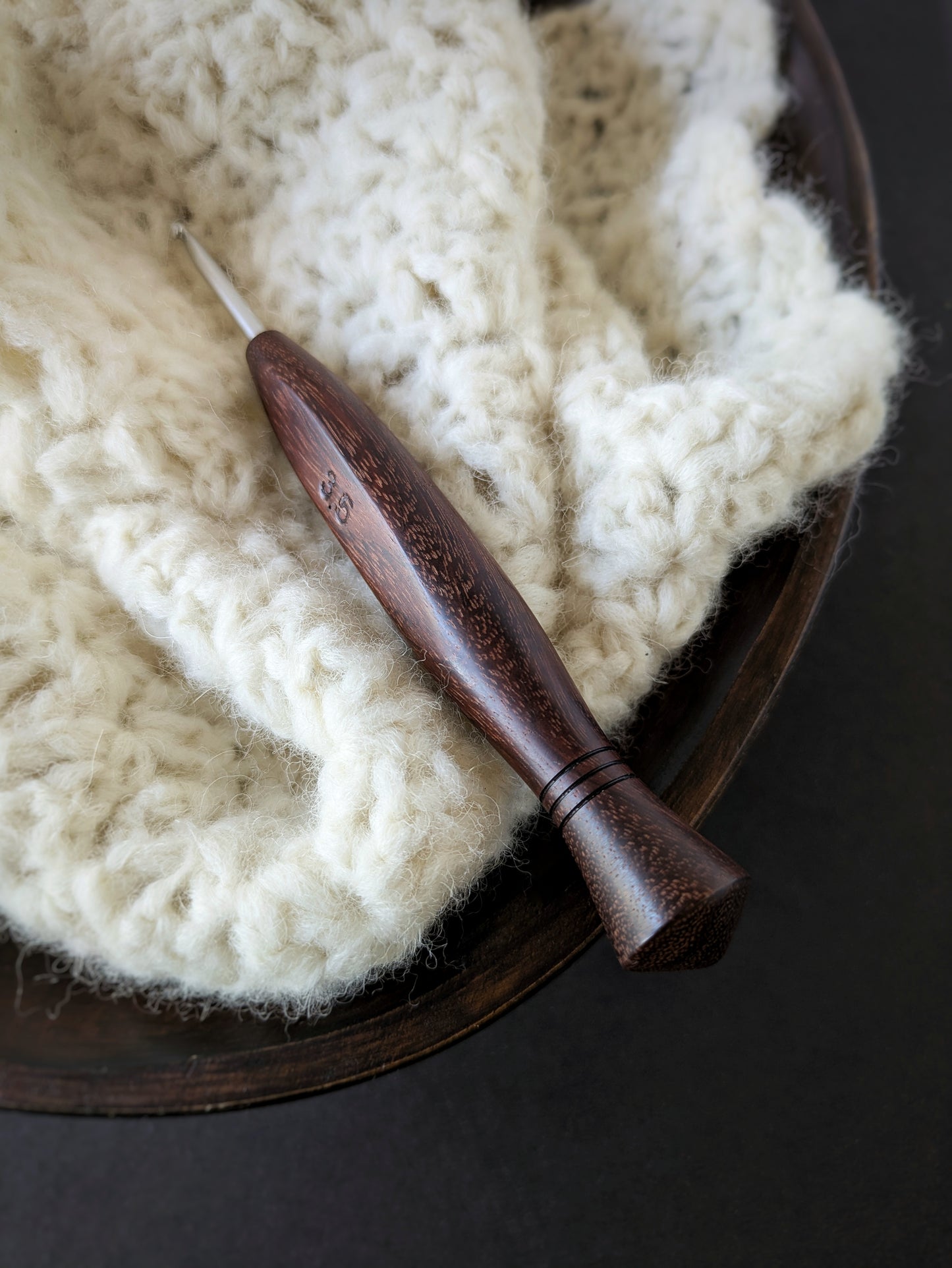 E 3.5mm Rosewood Ergonomic Wood Crochet Hook