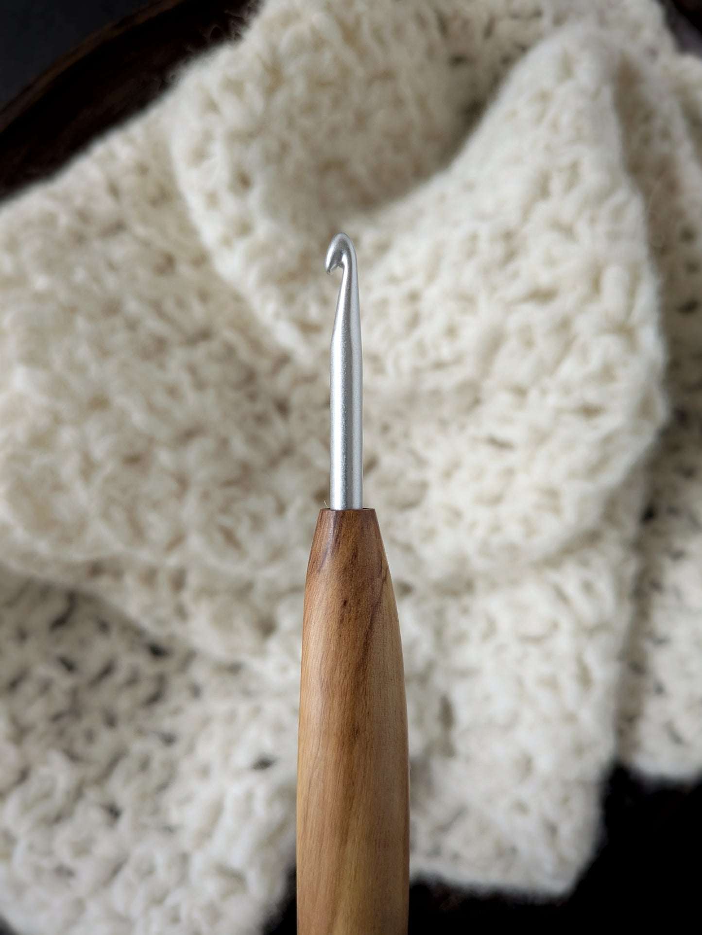 H 5mm Olivewood Ergonomic Wood Crochet Hook