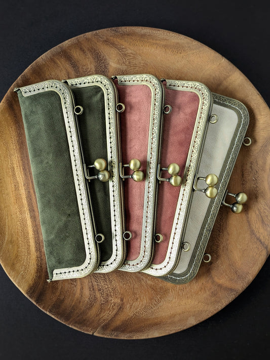 BACK IN STOCK 1/03/26 - The BQueen Hook Clutch