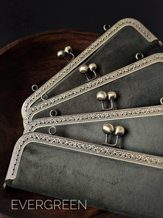 EVERGREEN - The BQueen Hook Clutch