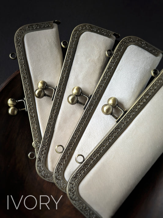 IVORY - The BQueen Hook Clutch