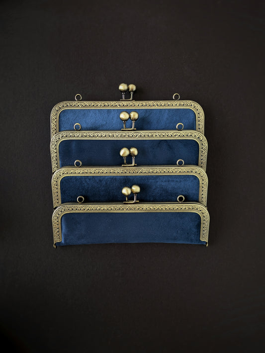 AZURE - The BQueen Hook Clutch