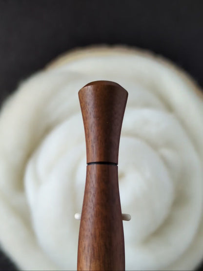 G 4mm Gonçalo Ergonomic Wood Crochet Hook