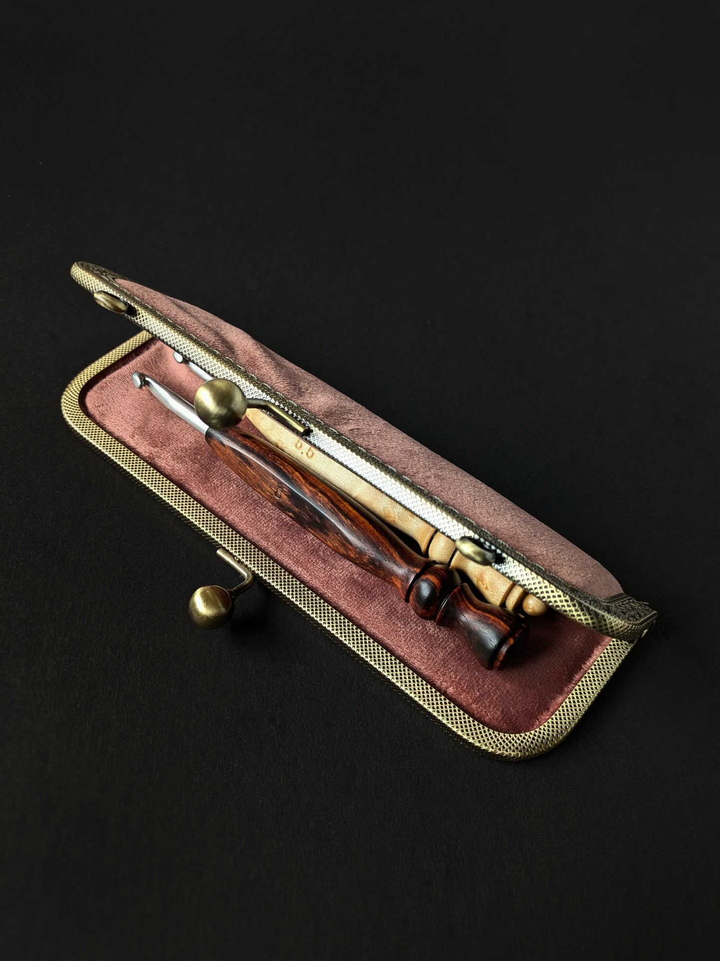 The BQueen Hook Clutch